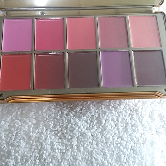 Risque Beaute' Luscious Kit - Picture 1 of 5